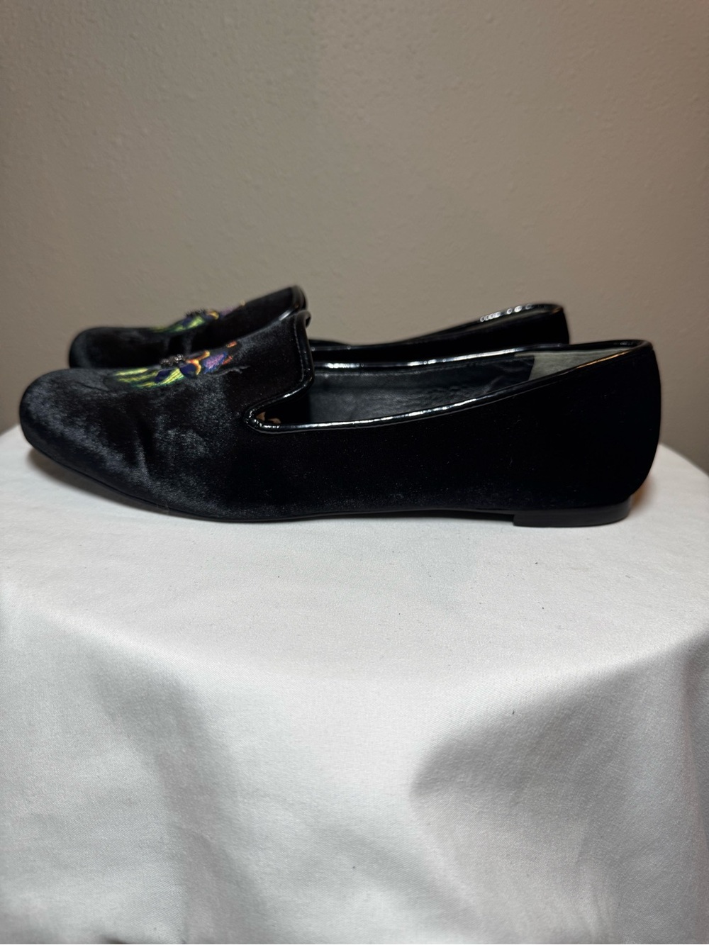 Tory Burch - Easton Black Velvet Embroidered Slip-On Loafers - 8.5 - Picture 6 of 16